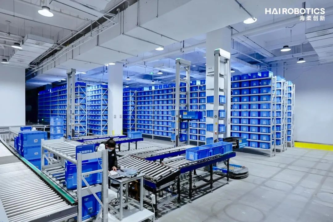 VLA进化到ViLLA，智元发布首个通用具身基座大模型GO-1